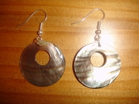 boucles d`oreilles nacre grise