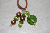 collier olivine et chocolat