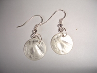 boucles d`oreilles sequin froissé argenté satiné